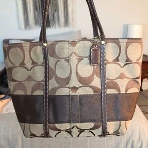 Coach Signature Shoulder Bag